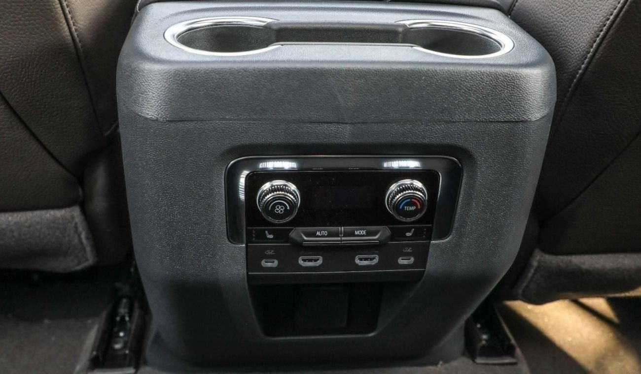 جي أم سي يوكون Denali 4WD + TV 8-Seaters. GCC. Local Registration + 5%