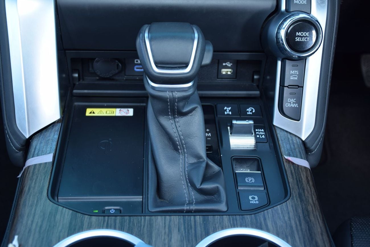 تويوتا لاند كروزر VXR VX 3.3L 6 Cylinder Diesel 4x4 (Right Hand Drive)