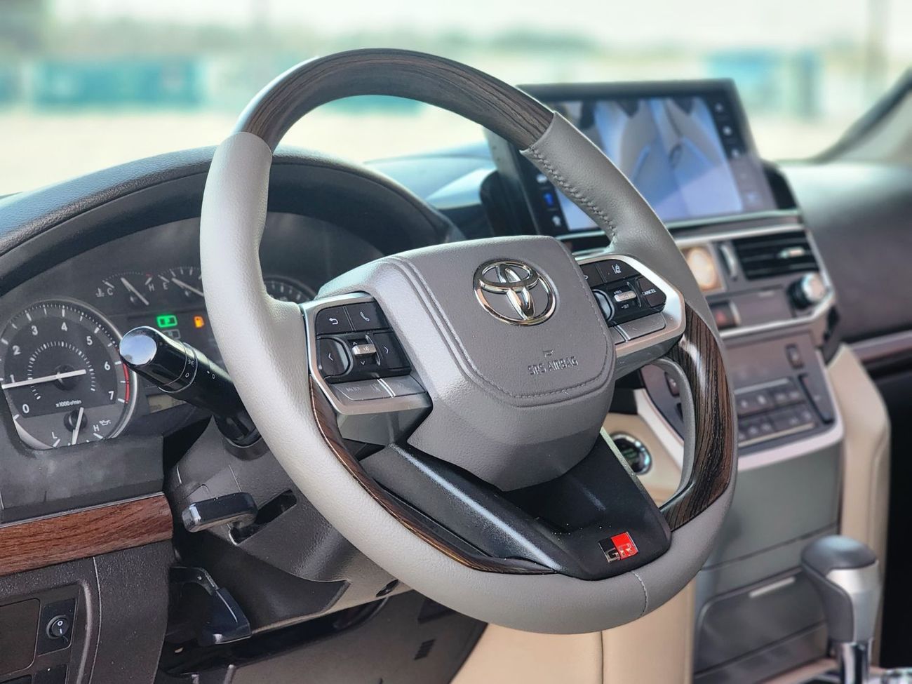 Toyota Land Cruiser GXR V8 MODEL 2010 UPGRADE 2024