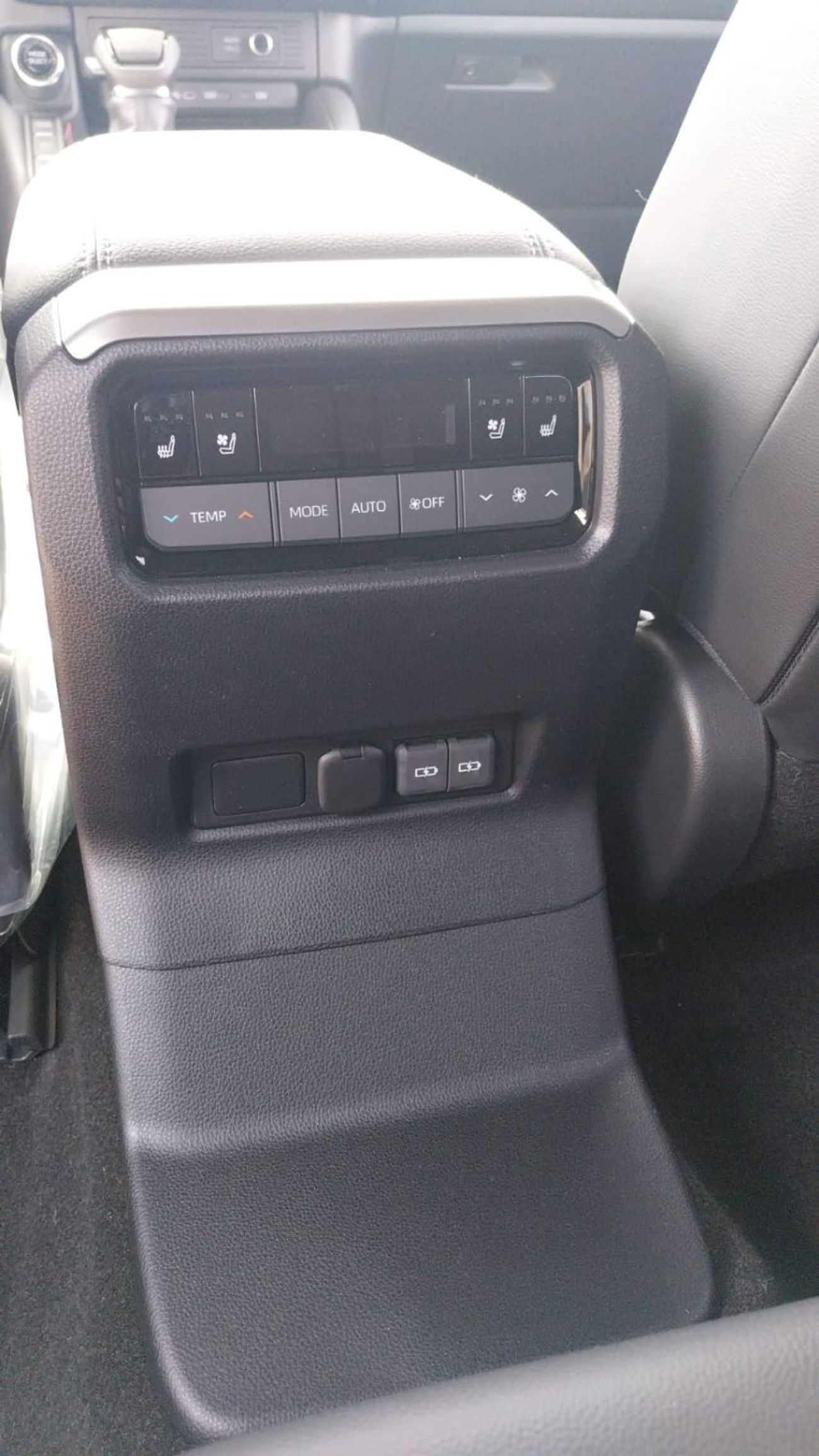 تويوتا برادو TOYOTA PRADO LUXURY + DIESEL 2.8L