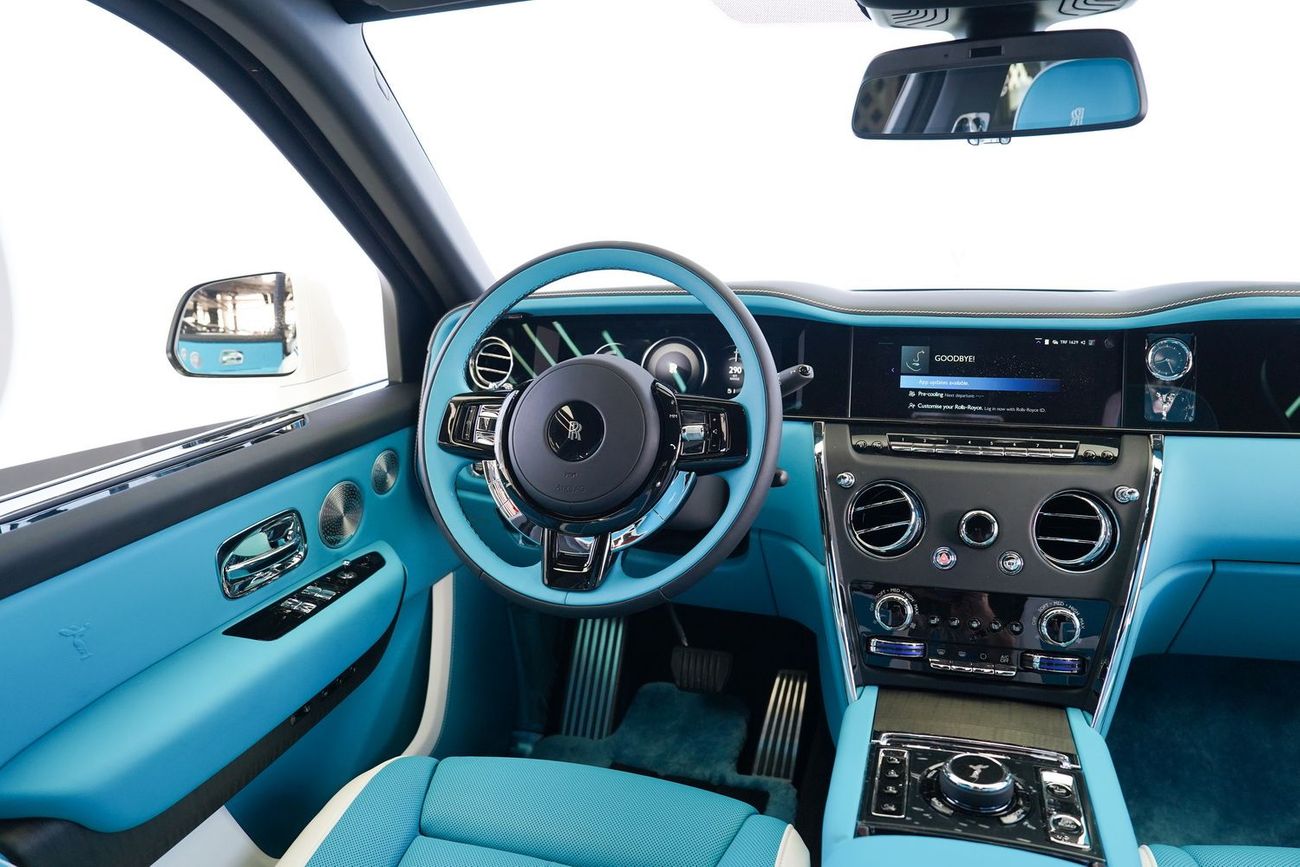 Rolls-Royce Cullinan SILVER BADGE