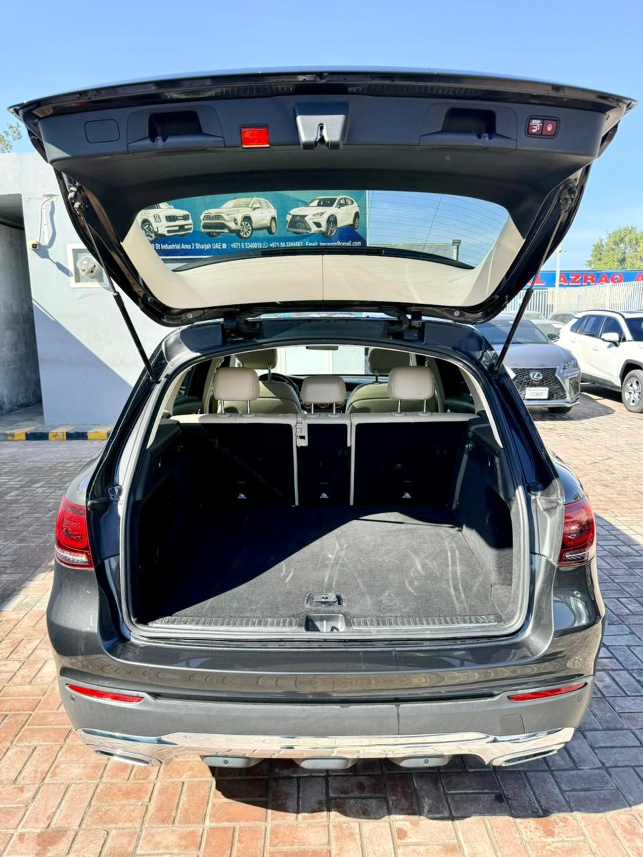 مرسيدس بنز GLC 300 2020 Mercedes benz GLC C300 4matic 4x4 full option Panoramic roof. 360 cameras. Auto parking etc