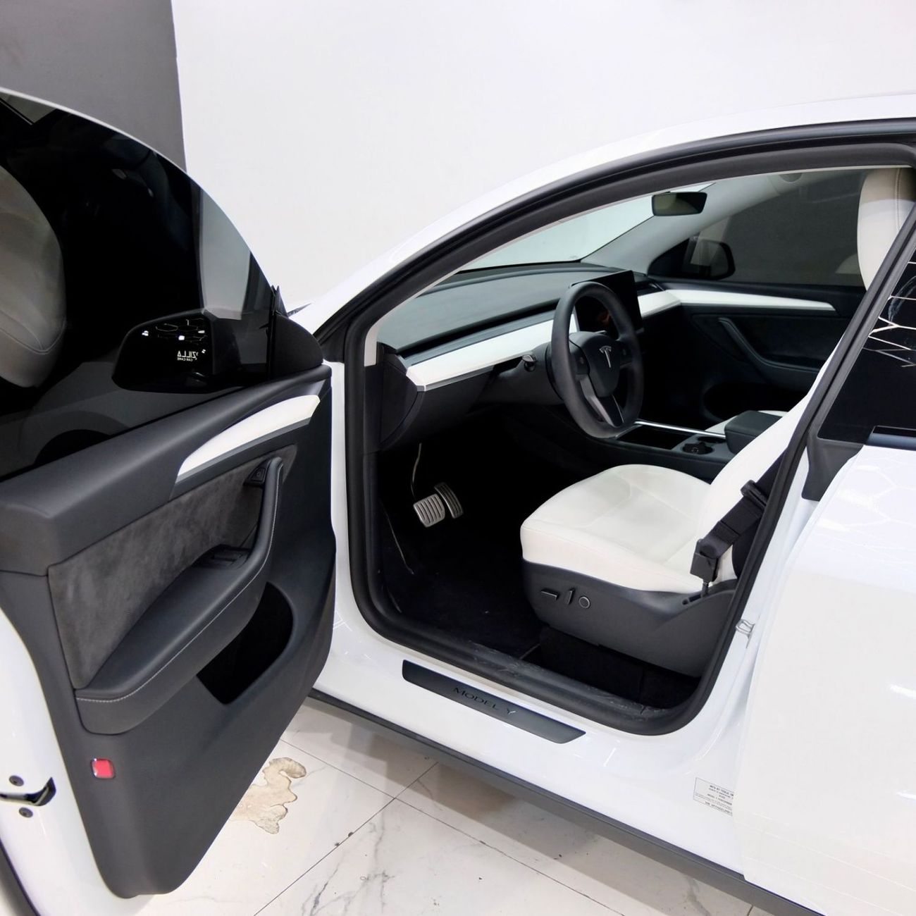 Tesla Model Y Long Range (AWD) AED 2,350 / Monthly l 0% Down Payment l Long Range l Agency Warranty