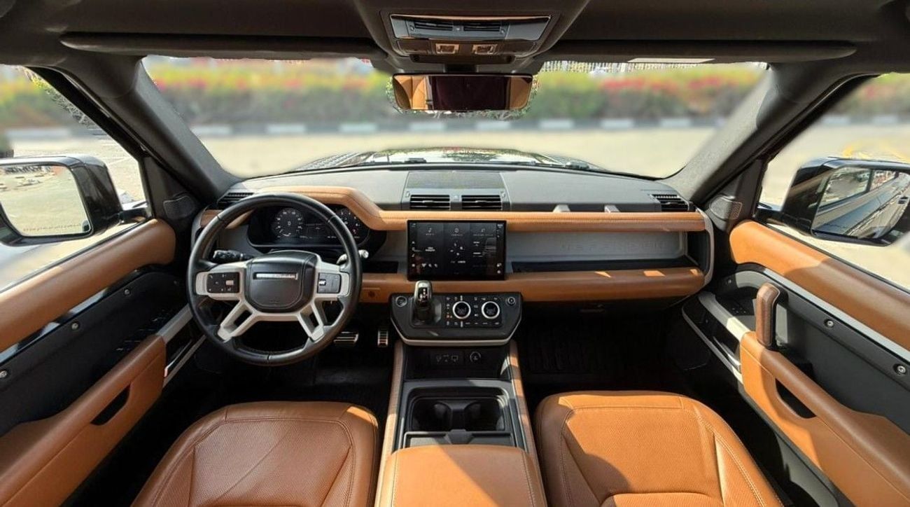 Land Rover Defender P400 110 HSE 3.0L (5 Seater) LAND ROVER DEFENDER HSE P400 | YEAR: 2023 | GCC SPECS | KMS: 121,000 |