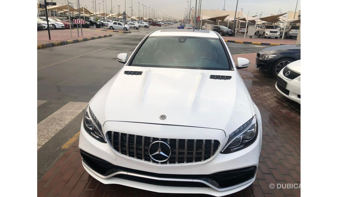 مرسيدس بنز C 300 موديل 2018  فل مواصفات فتحه وجلد  5 كاميرات وكت AMG kit