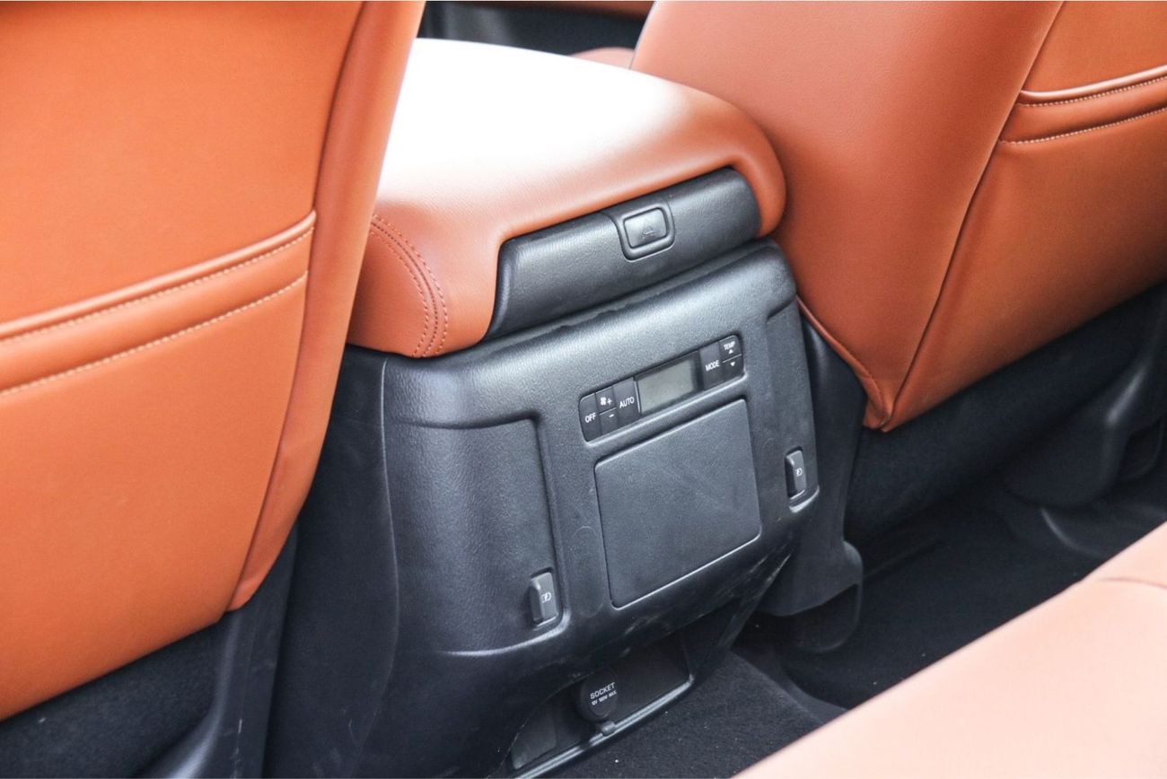 نيسان باترول Nissan Patrol LE 5.6L Petrol V8, Model 2024 Color White