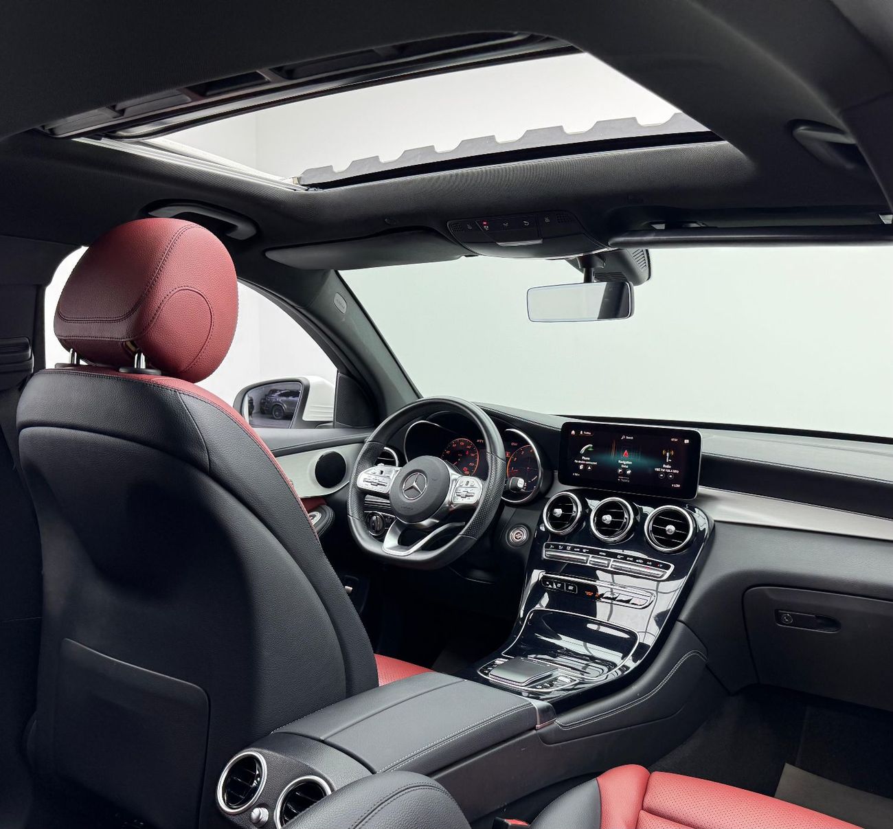 مرسيدس بنز GLC 200 Std 2.0L 2021 Mercedes Benz GLC200 AMG 4MATIC, Warranty, Full Mercedes Service History, GCC