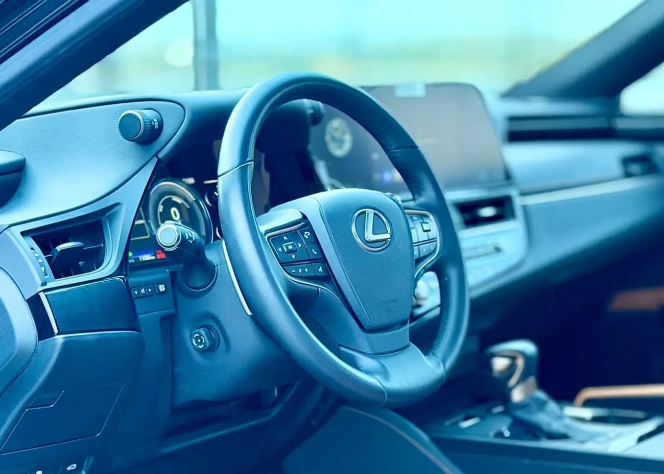 Lexus ES300h ES 300h - GCC Specs - Brand