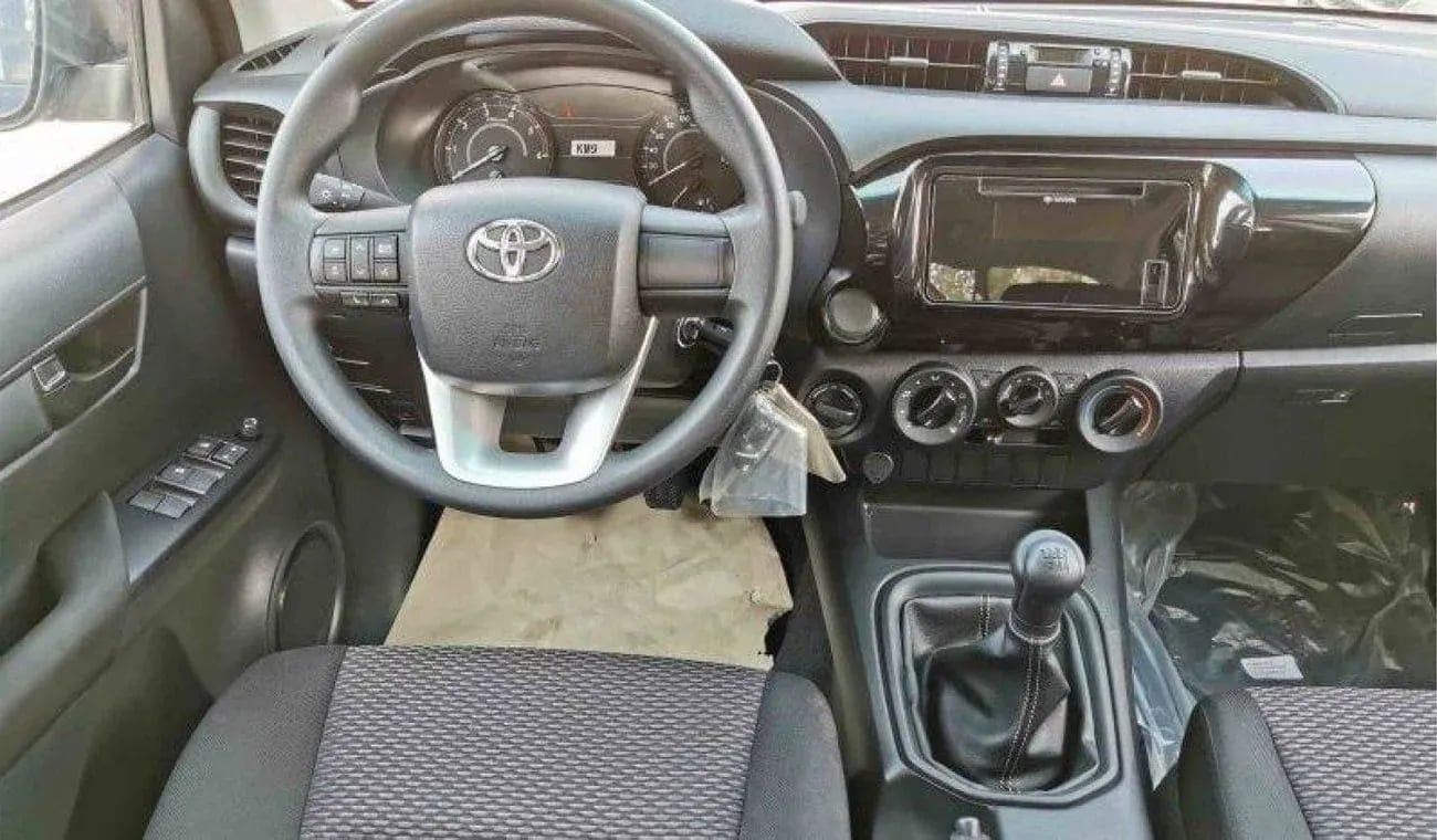 تويوتا هيلوكس Toyota Hilux Toyota hilux 2.4L diesel mid options MY2024