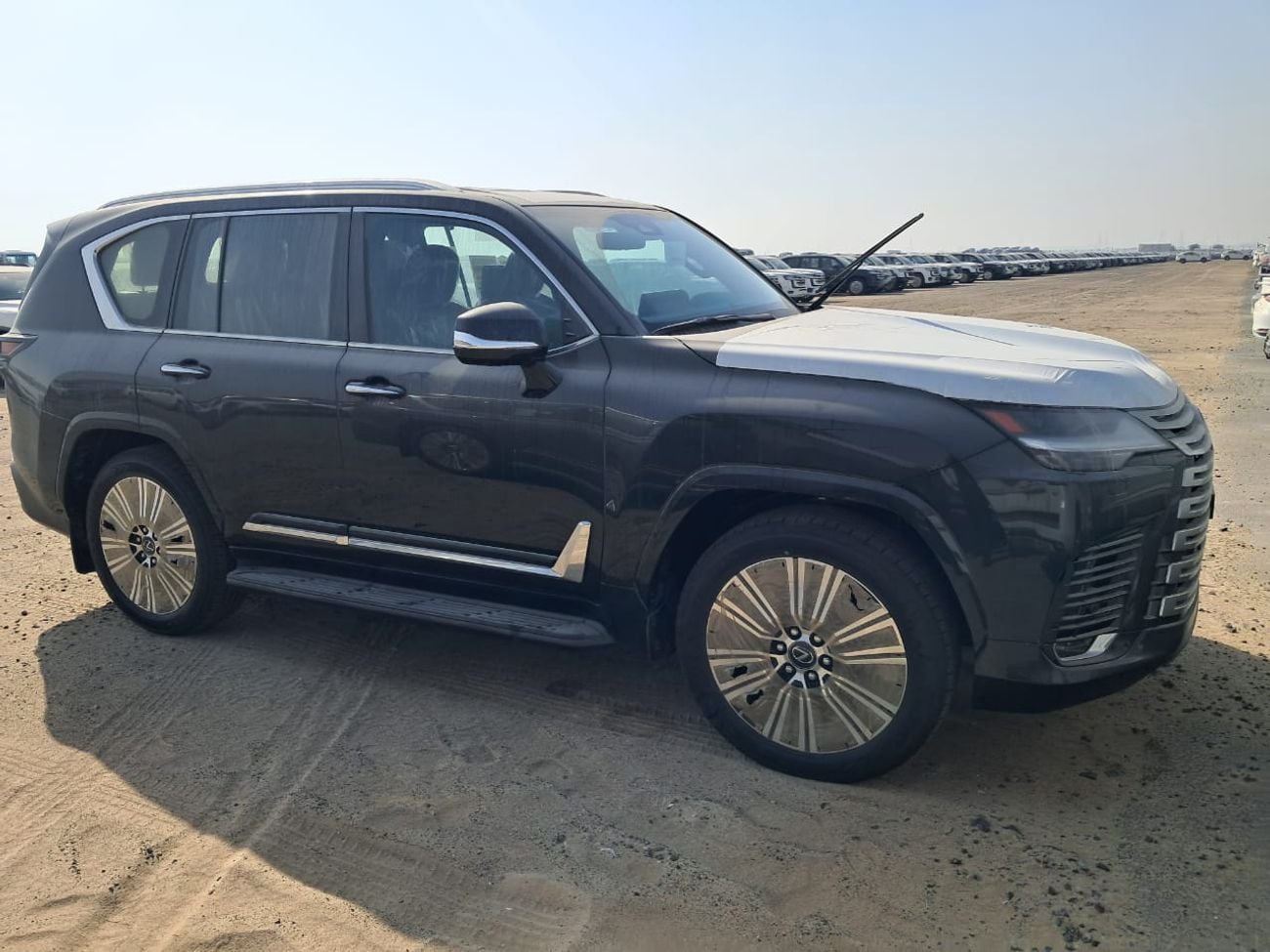 لكزس LX 700h SIGNATURE