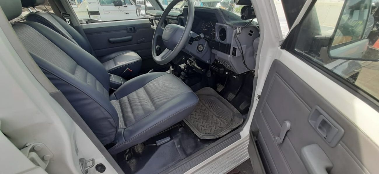 Toyota Land Cruiser 70 DIESEL  4.5L RIGHT HAND DRIVE