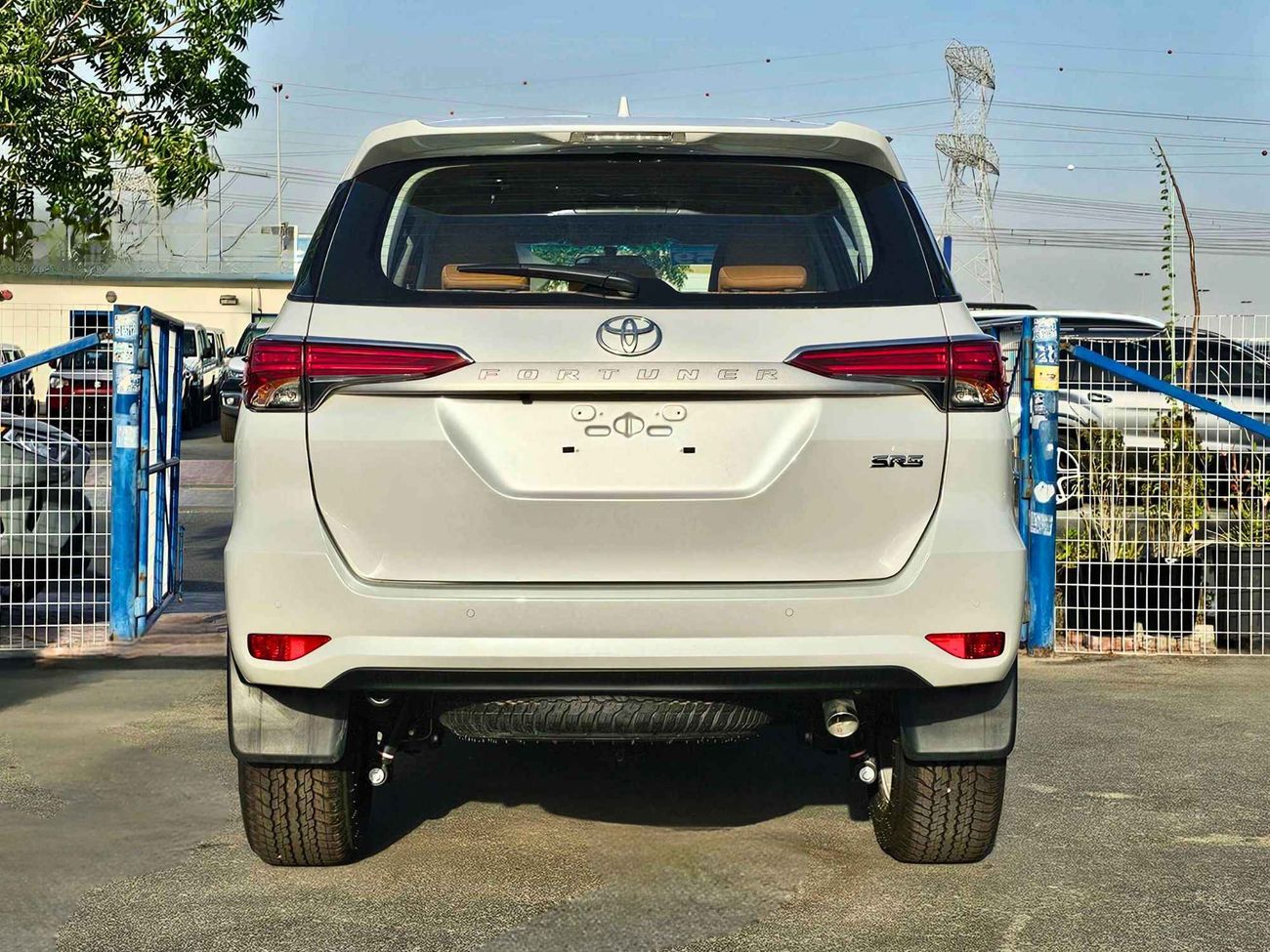 Toyota Fortuner 2.7L V4 PETROL | AUTO A/C | DVD+CAMERA | 4X4 | CODE # FP27F