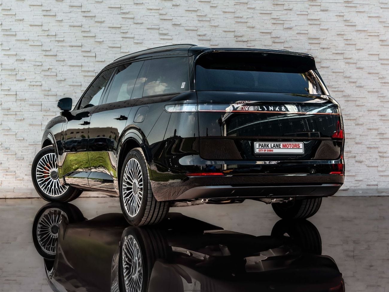 Lynk & Co 900 TRI-MOTOR EDITION