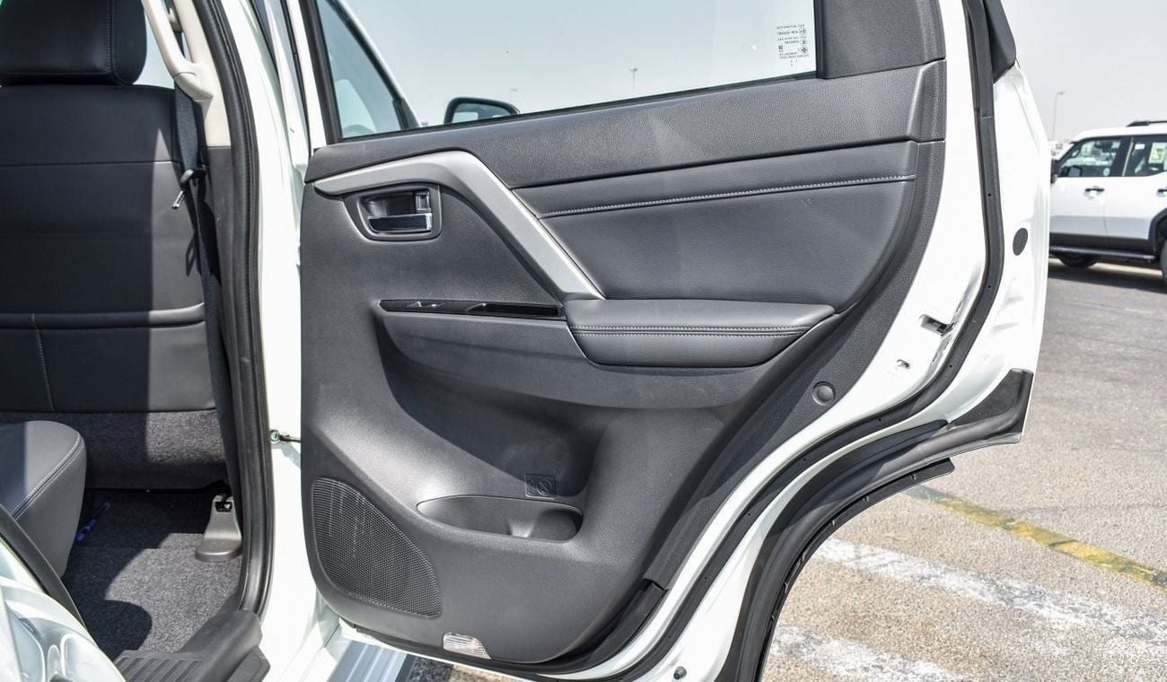 ميتسوبيشي مونتيرو سبورت العلامة التجارية الجديدة ميتسوبيشي مونتيرو سبورت للتصدير فقط 3.0 لتر | 4WD | بنزين | أبيض/أسود| مونت