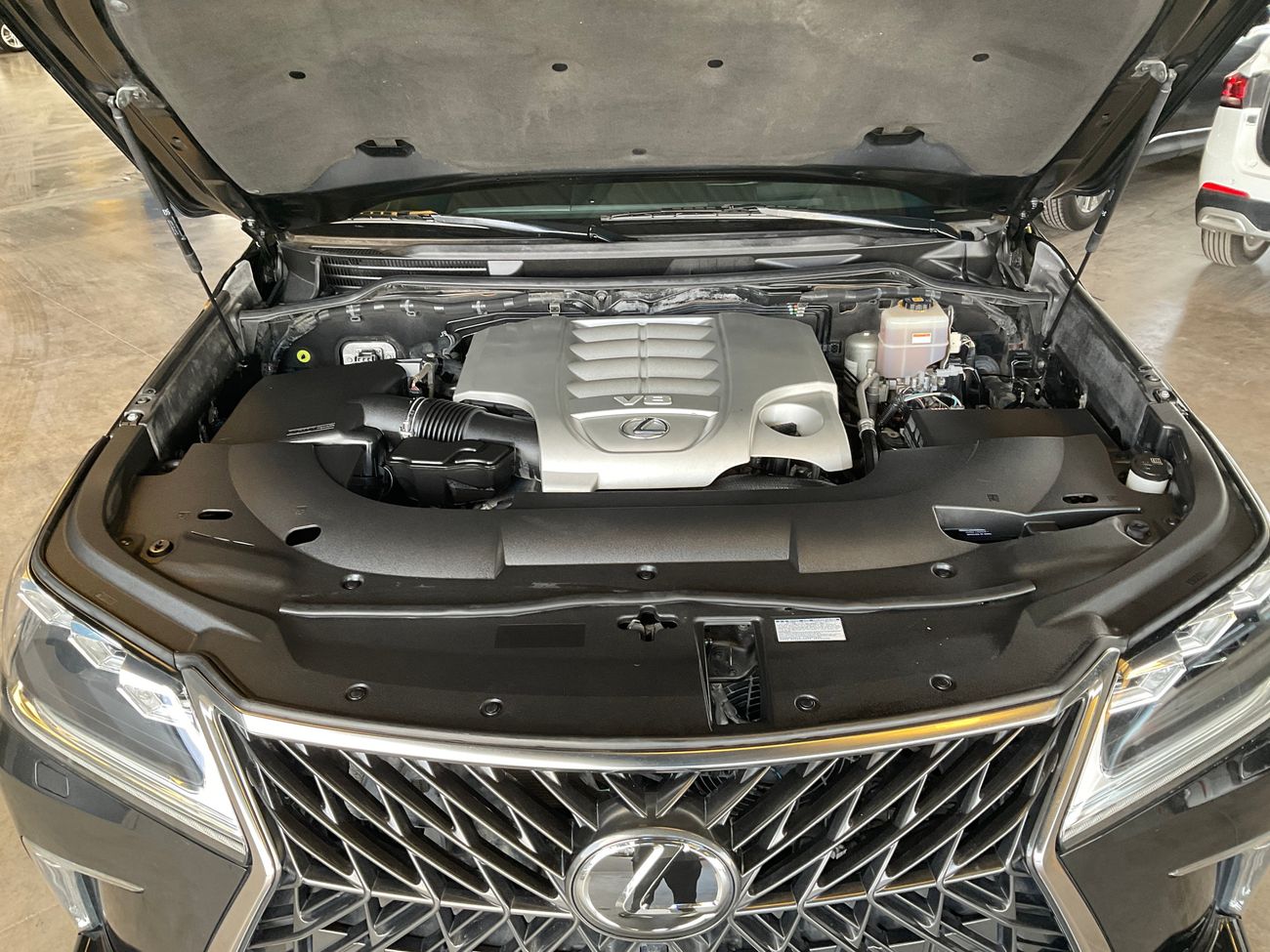 Lexus LX 570 Platinum | Guaranteed Warranty | 0 Down Payment