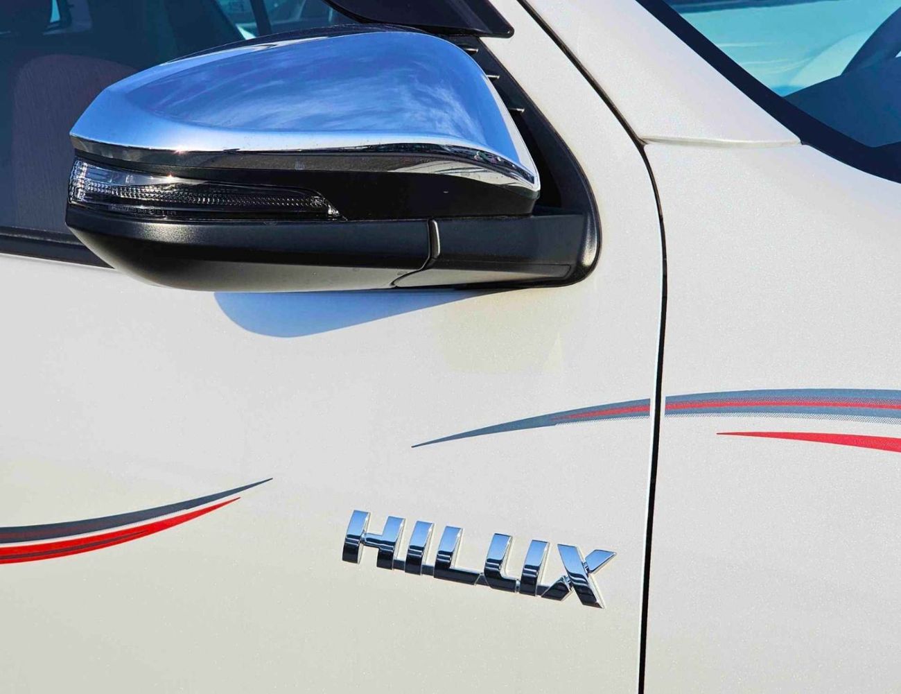 Toyota Hilux SR5 / NARROW BODY / A/T / 2.7L V4 PETROL / DVD+ CAMERA / FULL OPTION (CODE #  HP2F2)