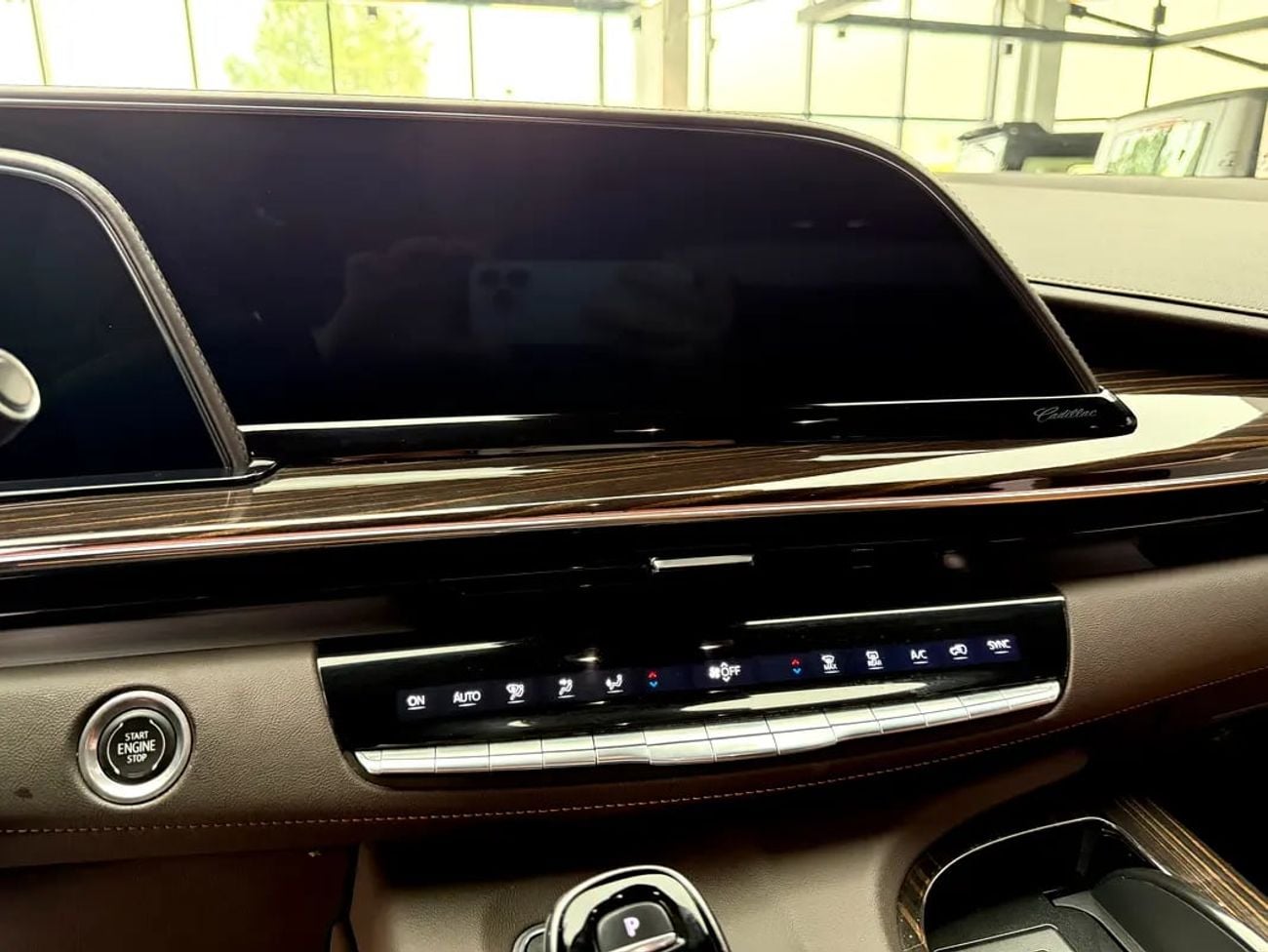 كاديلاك Escalade ESV ESV | GCC specs | V8 | 7 Seater | Clean Condition