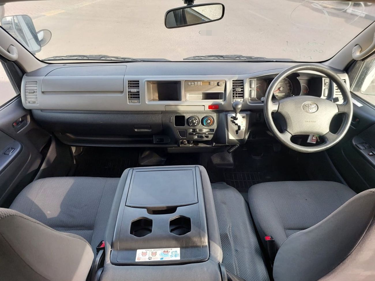 تويوتا هاياس TOYOTA HIACE COMMUTER VAN RHD 2011 MODEL 3.0 L DIESEL AUTOMATIC(PM07604)