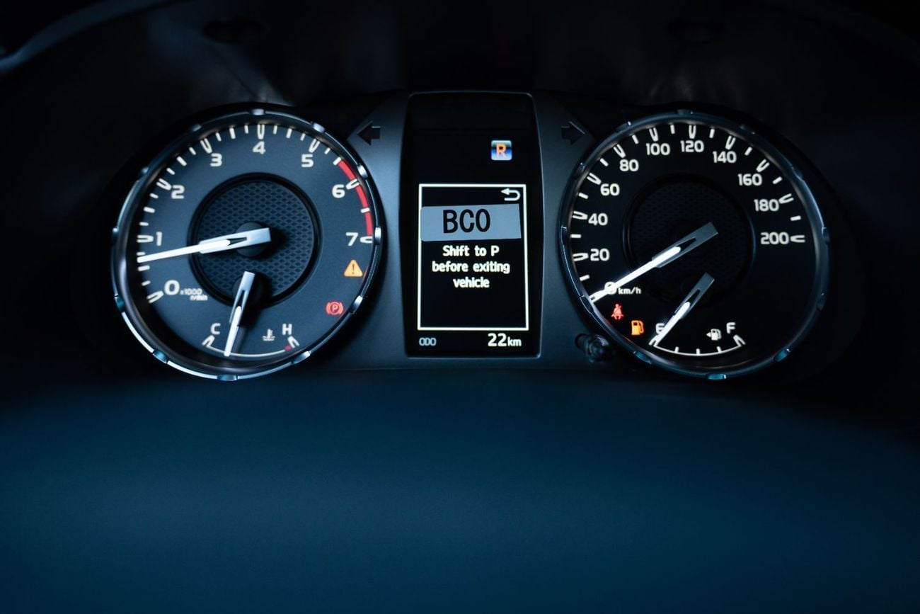 تويوتا هيلوكس 2026 Toyota Hilux  SR5 D/C  (4.0 L) 4X4