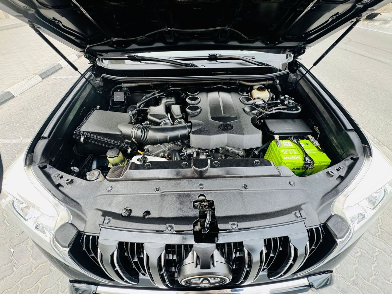 تويوتا برادو VXR 4.0L 4WD LHD-Automatic-Petrol-7 seat-5 doors