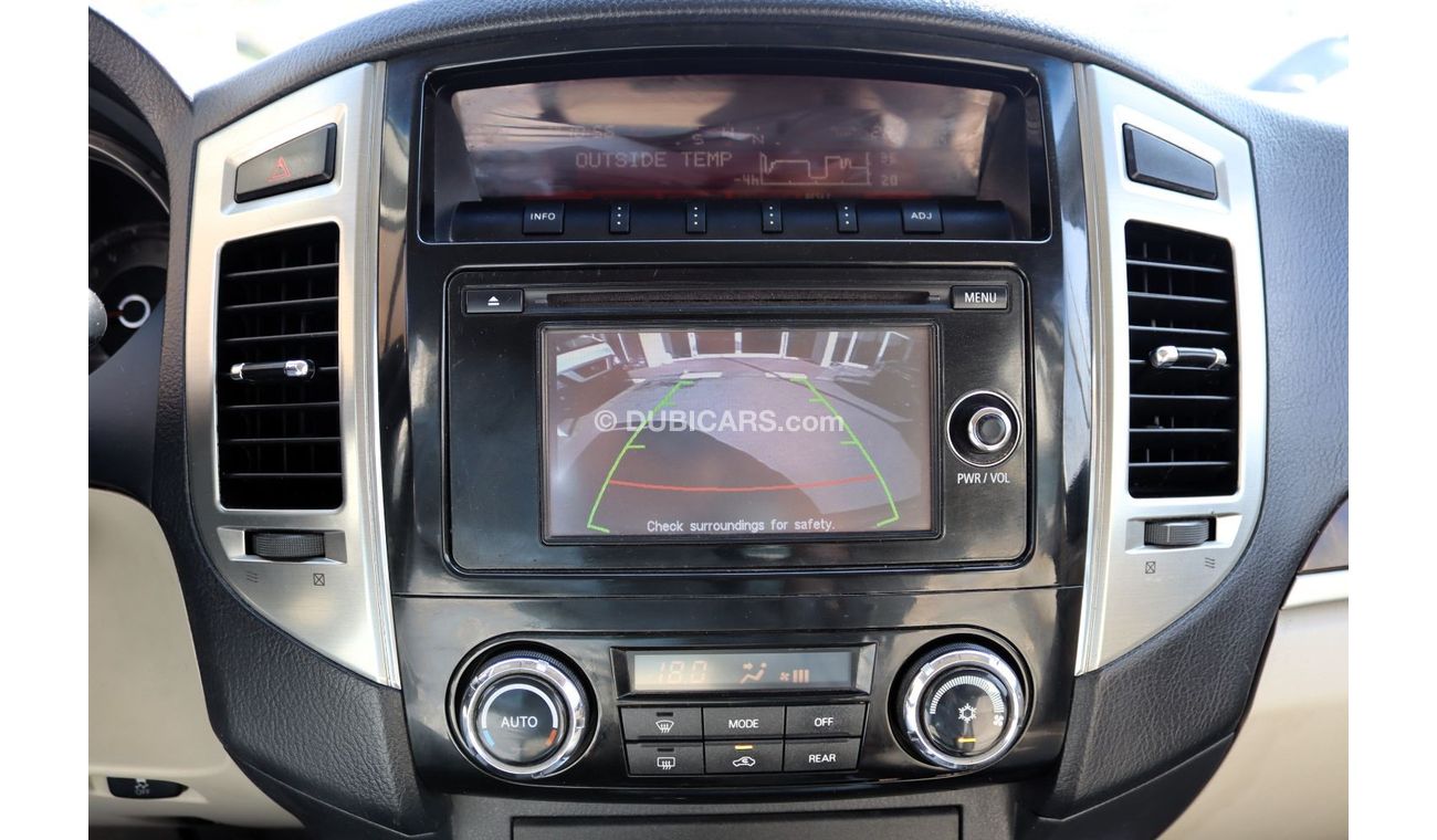 Mitsubishi Pajero GLS Mid ACCIDENTS FREE - ORIGINAL PAINT - GCC - MID OPTION - PERFECT CONDITION INSIDE OUT