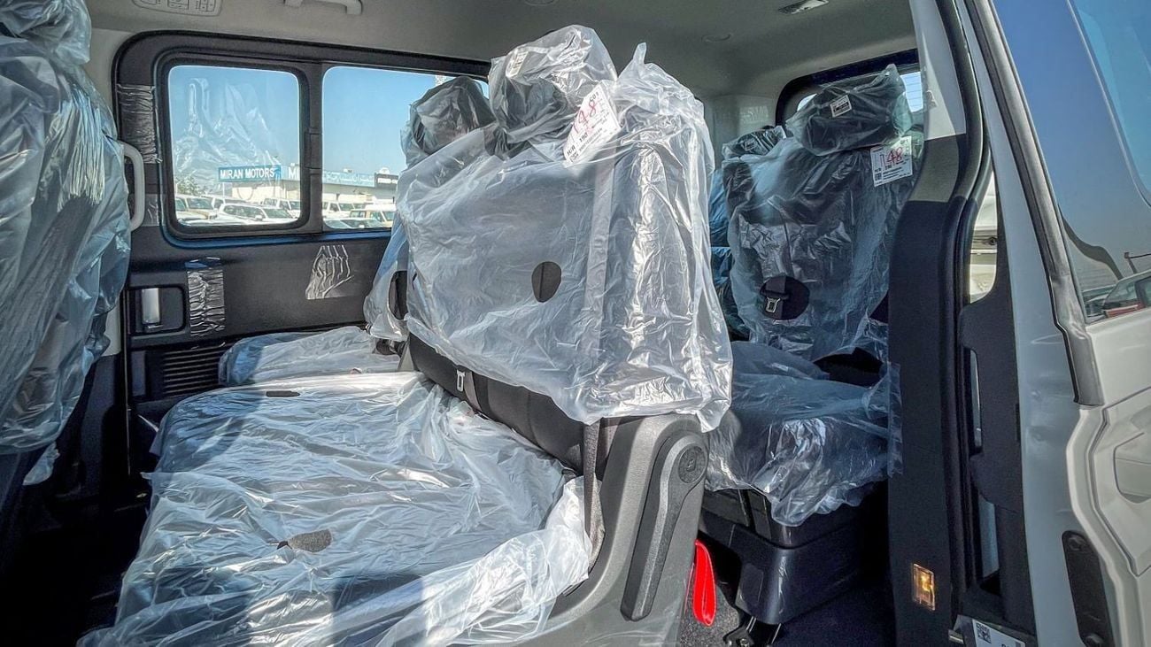 هيونداي ستاريا Premium 11-Seater Mid Option Panoramic Roof 2025YM