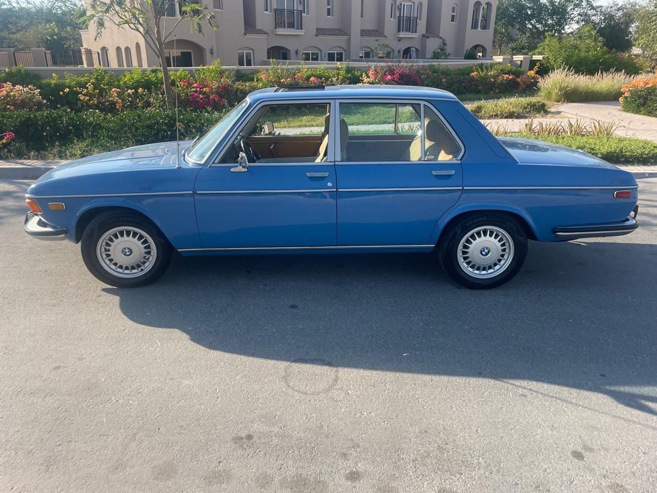 بي أم دبليو 750i