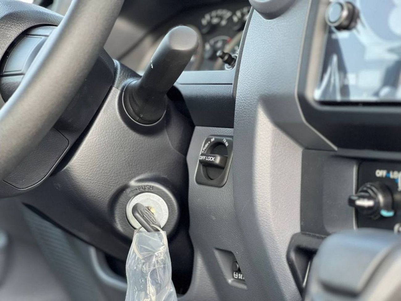 Toyota Land Cruiser Pick Up LC79 4.0L PTR A/T D/C // 2024 // MID OPTION WITH POWER WENDOS , DIFF LOCK , WINCH // SPECIAL OFFER /