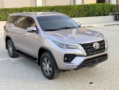 تويوتا فورتونر Facelifted V4 2.7L EXR GCC Specs In Excellent Condition