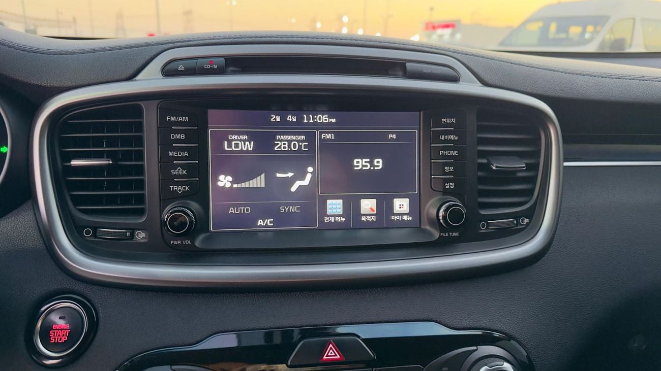 كيا سورينتو 2015 | 2.0L DIESEL ENGINE | AT | LHD | PUSH START ENGINE | MULTIMEDIA SCREEN | PREMIUM LEATHER SEATS