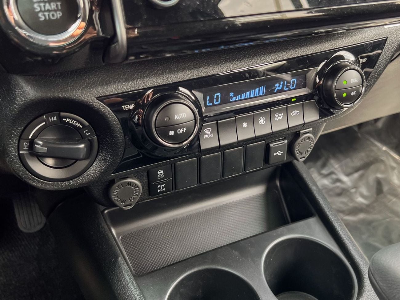 Toyota Hilux EXPORT ONLY - HILUX ADVENTURE 4.0L (WITH AIR COMPRESSOR)