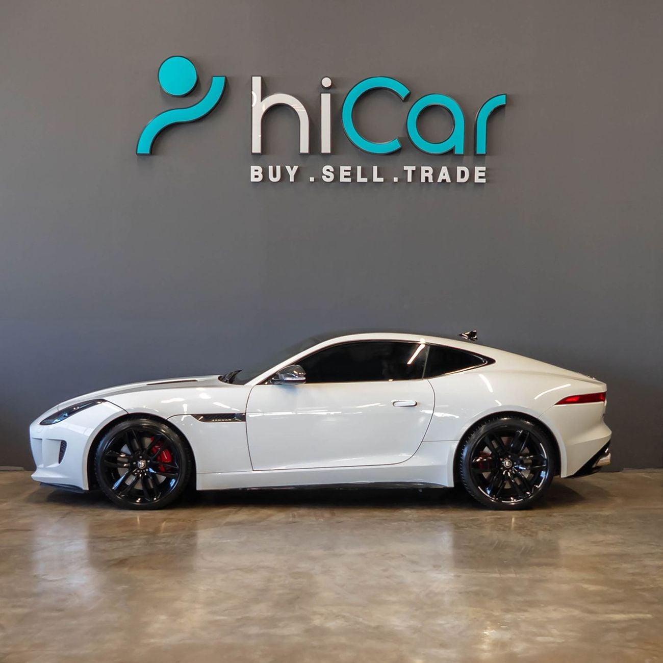 Jaguar F-TYPE AED 4,856 P.M • 0% Downpayment • Jaguar F-Type R V8 • 1 Year Warranty
