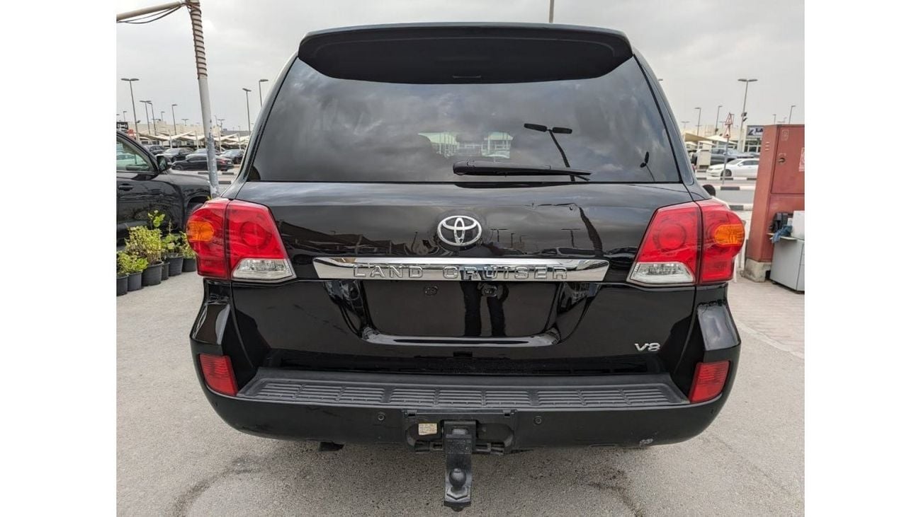 تويوتا لاند كروزر 2015 Toyota Land Cruiser VXR (J200), 5dr SUV, 5.7L 8cyl Petrol, Automatic, Four Wheel Drive American