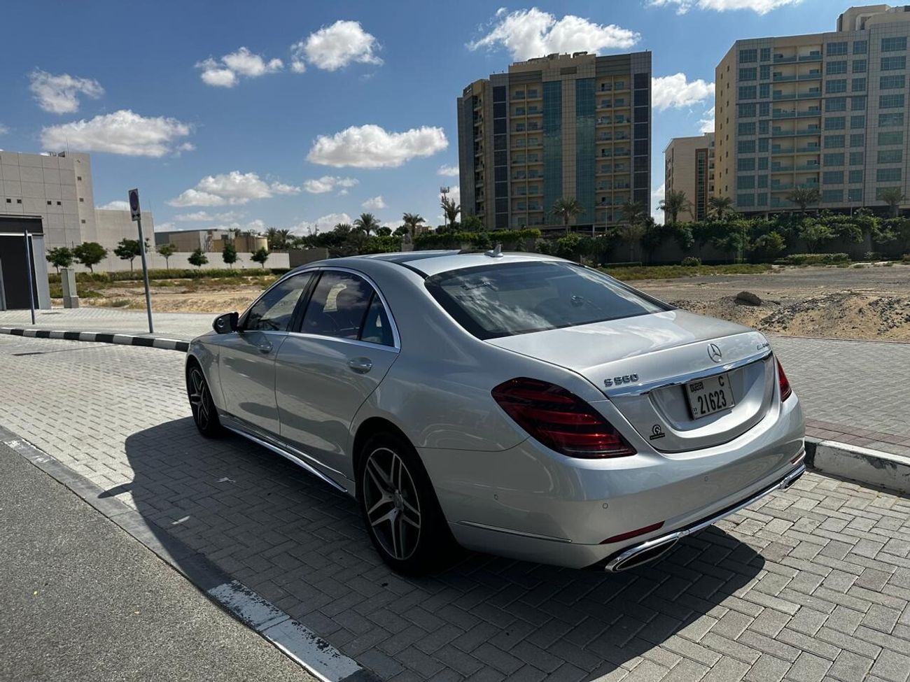 Mercedes-Benz S 560 Std 4.0L (463 HP)