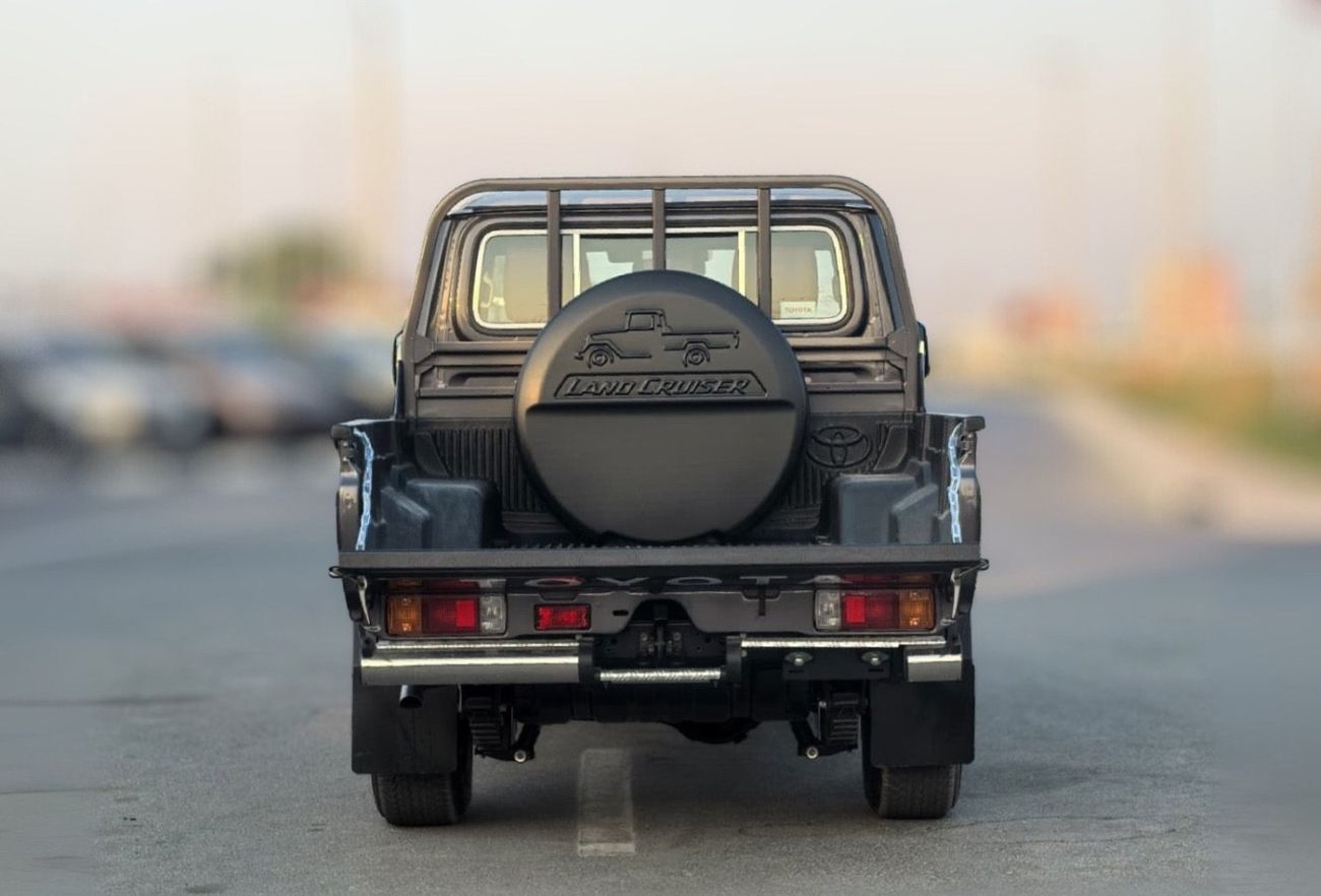 Toyota Land Cruiser Pick Up TOYOTA LAND CRUISER DOUBLE CABIN 2.8L DIESEL 4WD AUTOMATIC 2025 GREY