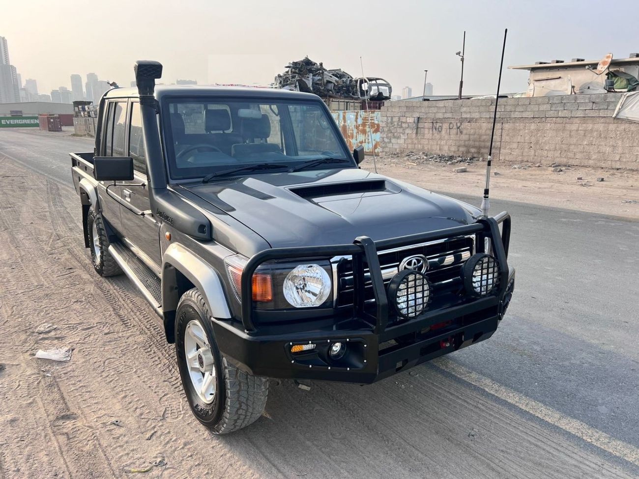 تويوتا لاند كروزر بيك آب
