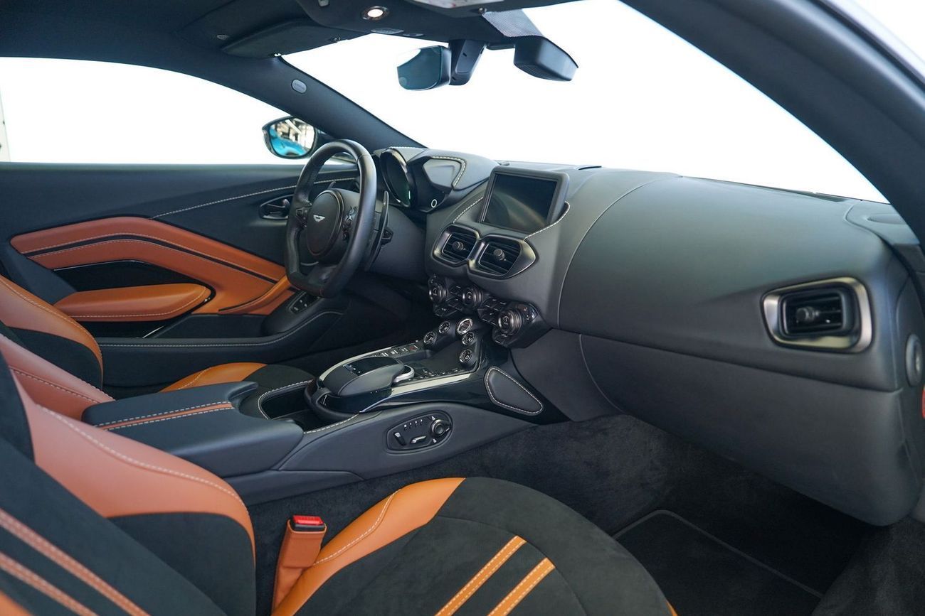 Aston Martin Vantage 