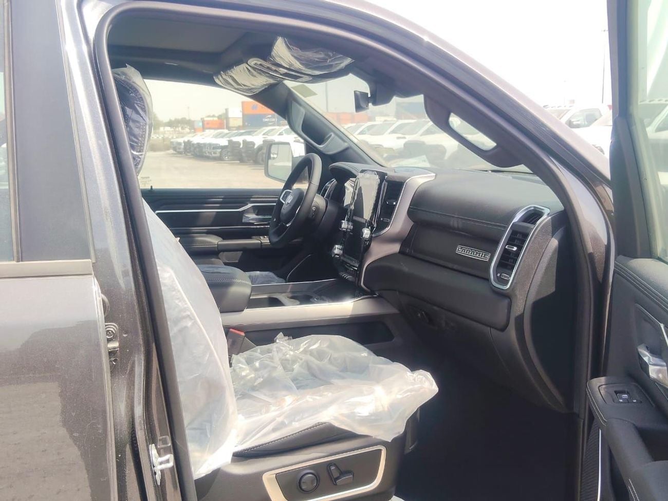 RAM 1500 LARAMIE CREW ( SPORTS PACK ) ( FOR RE-EXPORT ONLY)