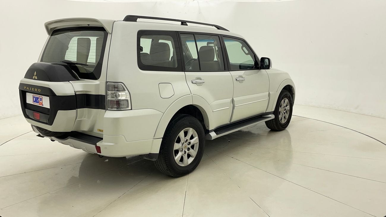 ميتسوبيشي باجيرو GLS MIDLINE 3 | بدون دفعة مقدمة | اختبار القيادة في المنزل