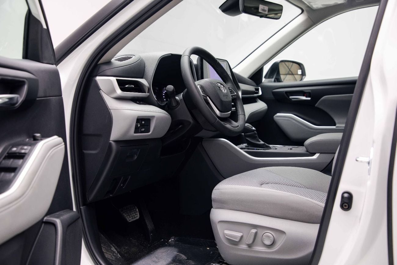تويوتا هايلاندر GLE 2.5L Hybrid - Platinum White Pearl Inside Grey | Export Only