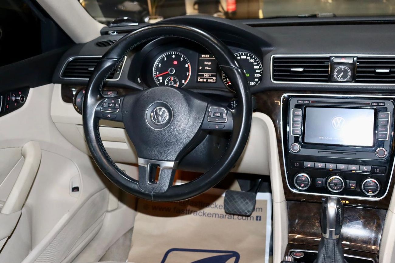 Volkswagen Passat SEL 2.5L VOLKSWAGEN PASSAT | GCC | V5 | 2016 | NO ACCIDENT HISTORY