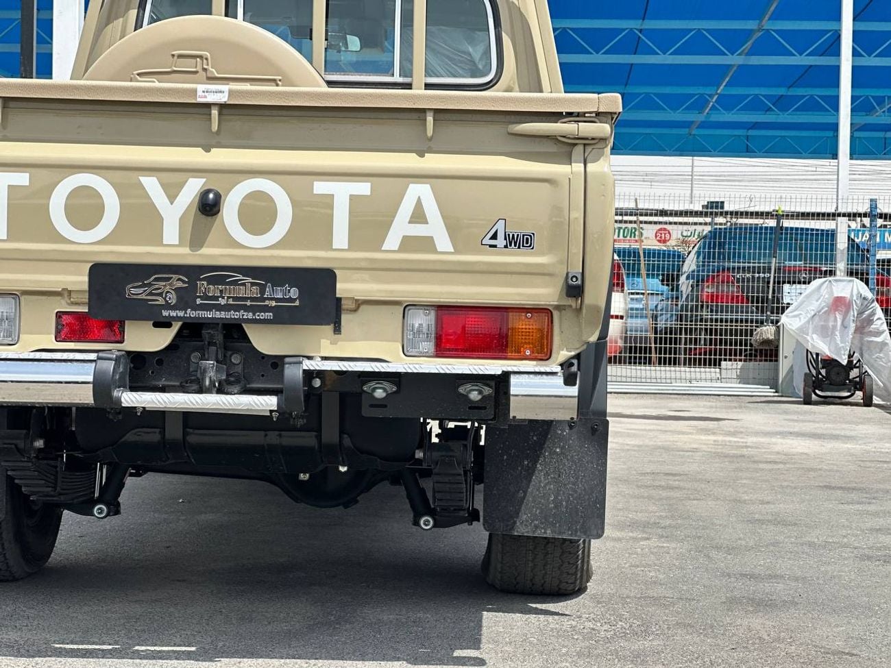 تويوتا لاند كروزر بيك آب S/C LC79 4.0 A/T PTR // 2026 // كاملة المواصفات مع رادار، صندوق تبريد، قفل تفاضلي، مشغل DVD وكاميرا