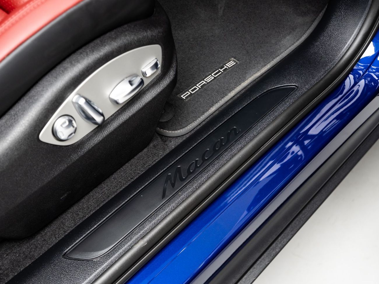 بورش ماكان Base