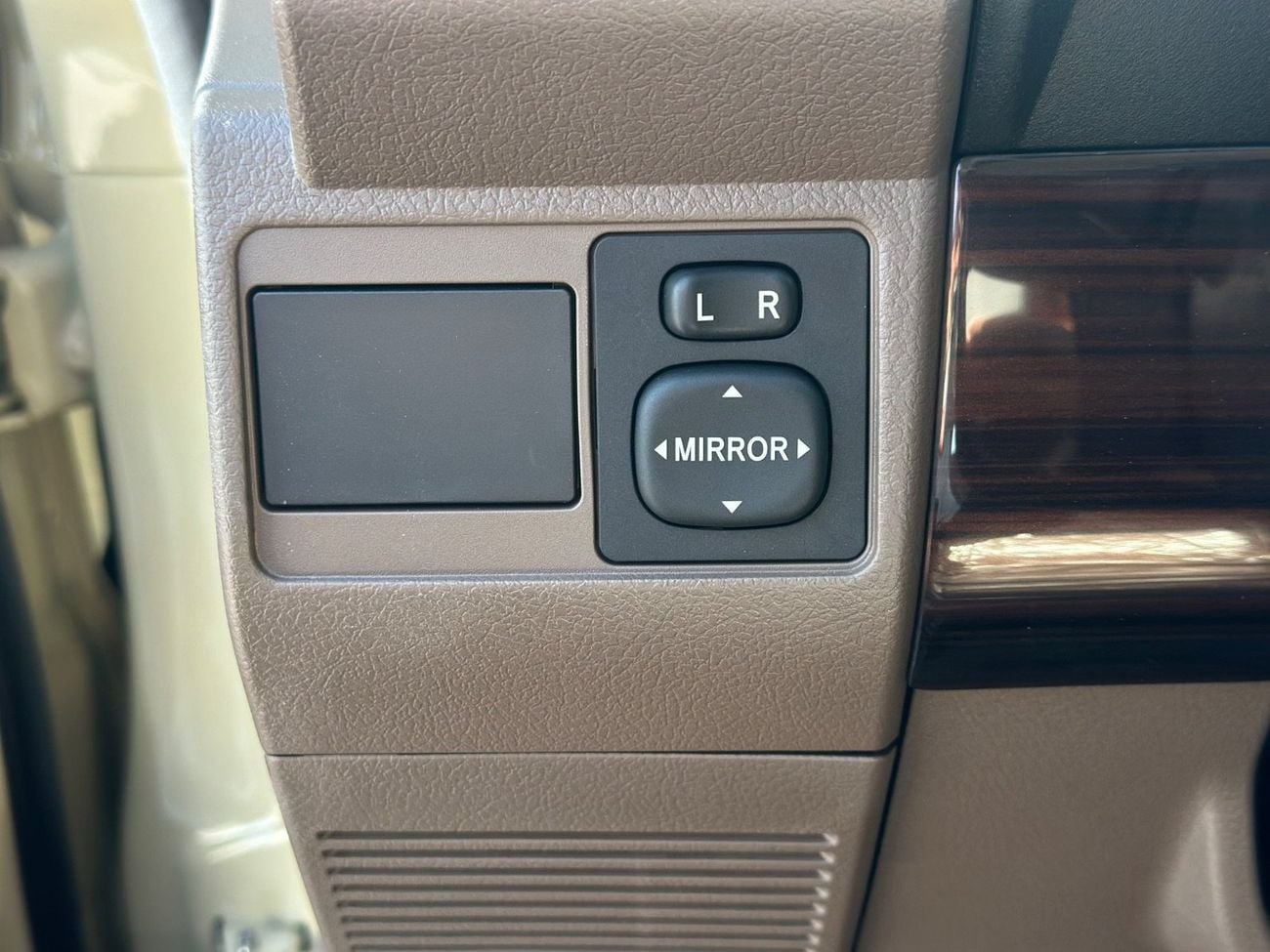 تويوتا لاند كروزر بيك آب