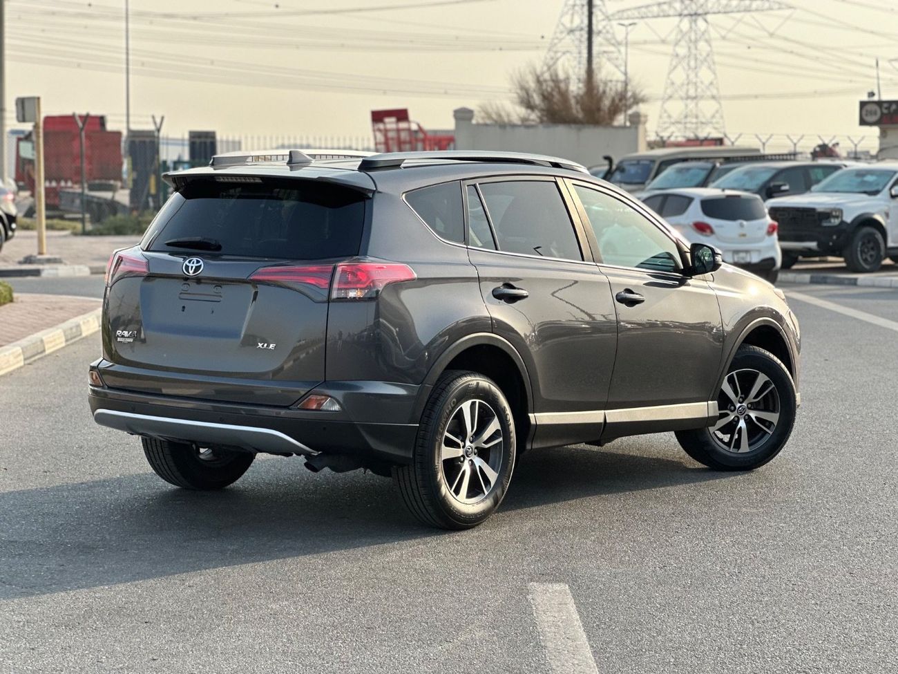 Toyota RAV4 XLE premium Sunroof,Push start,Leather seats