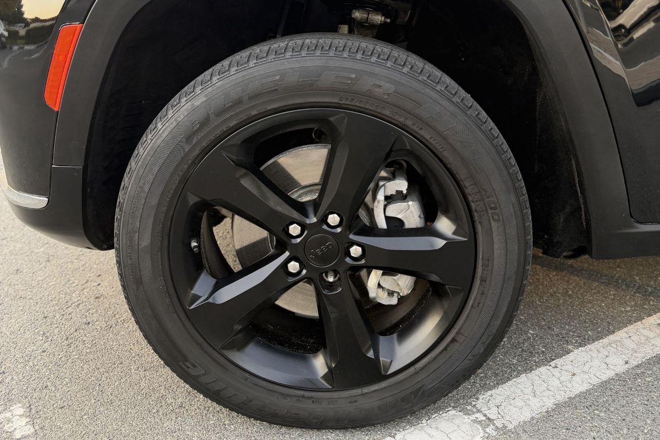 جيب جراند شيروكي L – Laredo 4x4 2023 American