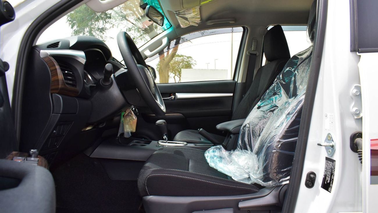 Toyota Hilux ECTAGR009 – 2025 Toyota Hilux Double Cab High Options – 2.4L Diesel Auto – White w Black