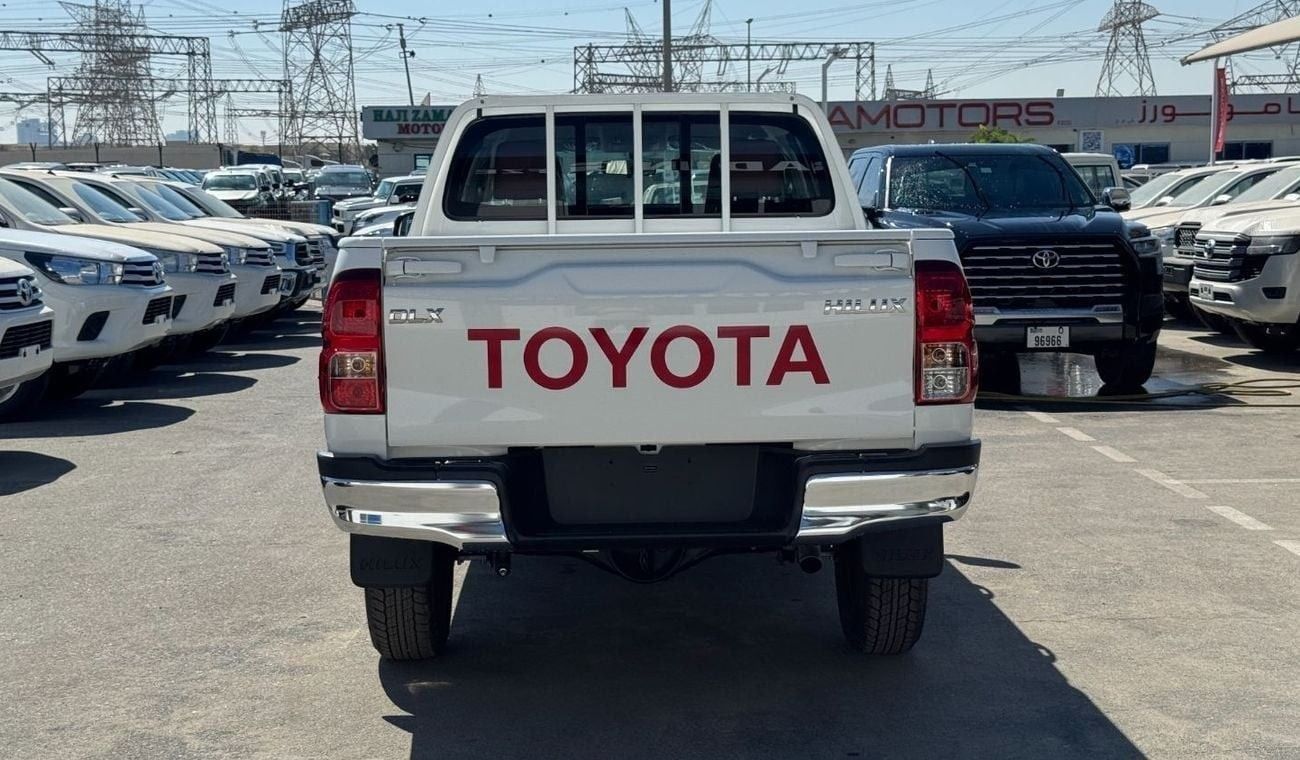 تويوتا هيلوكس TOYOTA HILUX DOUBLE CABIN MT DLX 2.4 MT 4x4 6 SEATER