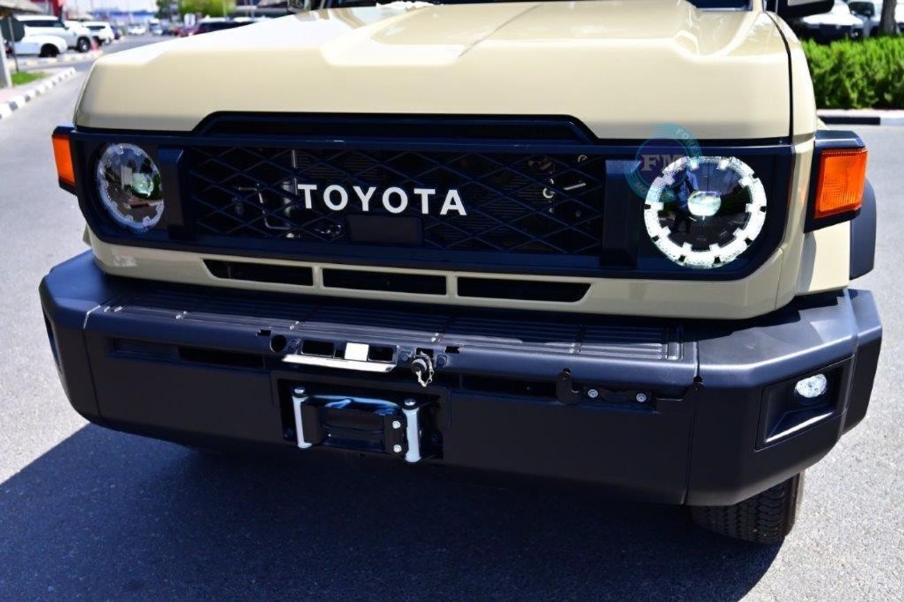 Toyota Land Cruiser Pick Up Double Cab SDLX 2.8L Diesel 4WD 5 Seater Automatic