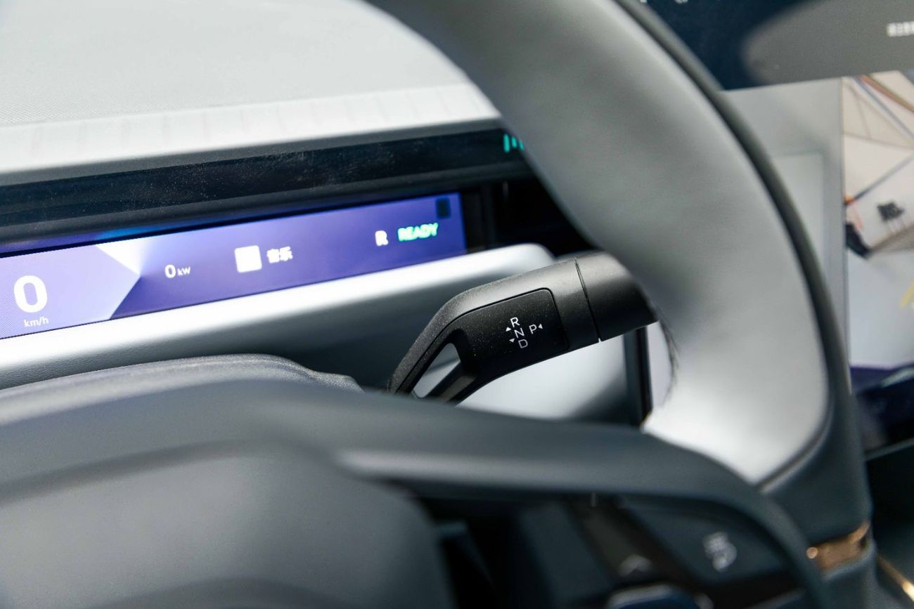 لينك أند كو Z10 Max 21" Alloy Wheels - Black Inside White